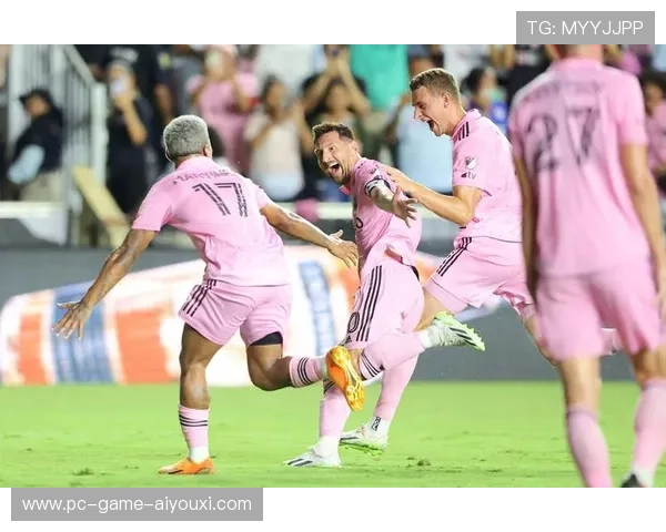 梅西任意球高速弧线划入死角，全场欢呼震耳欲聋